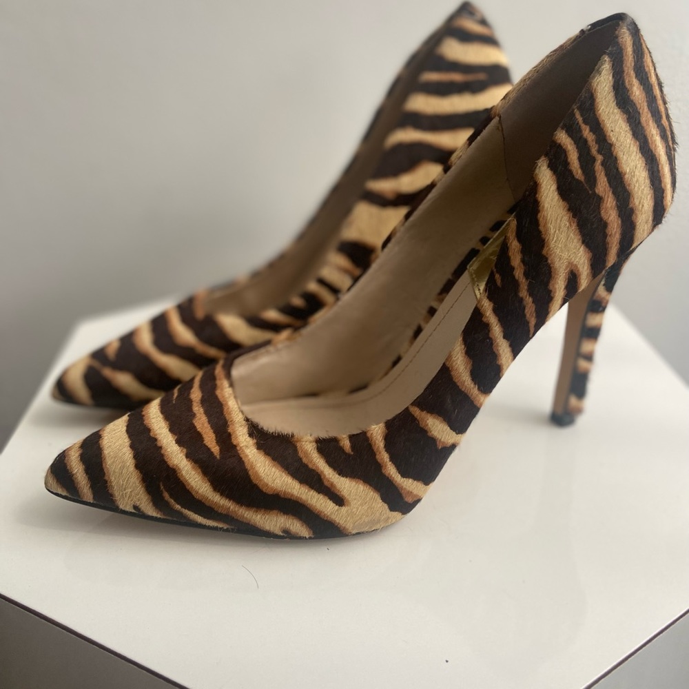 Cute animal print heels!